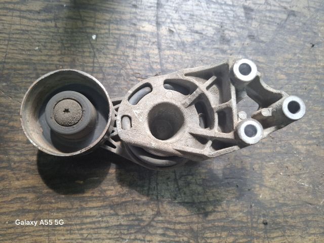 bontott VW POLO IV Szíjfeszítő Görgő