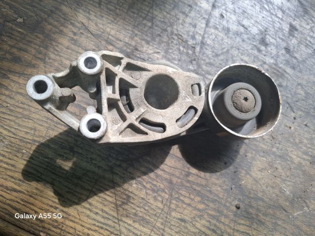 bontott VW POLO IV Szíjfeszítő Görgő