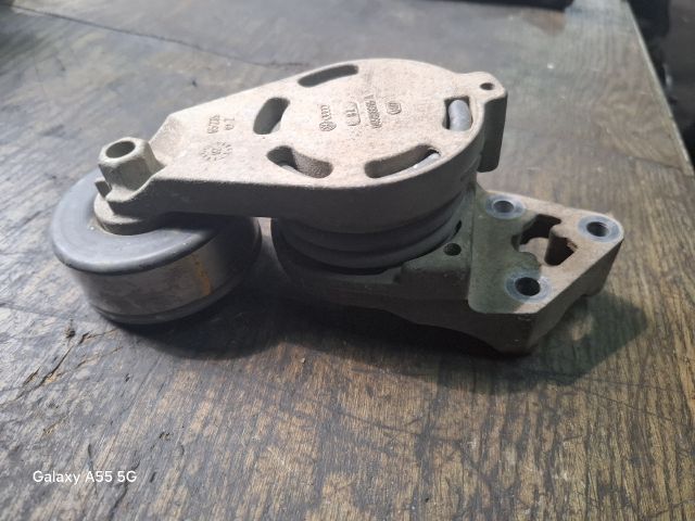 bontott VW POLO IV Szíjfeszítő Görgő