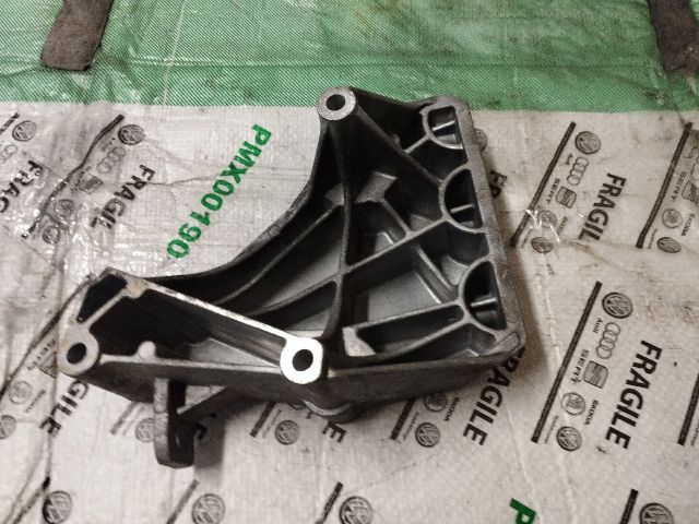 bontott VW POLO IV Motor Tartó Bak (Fém)