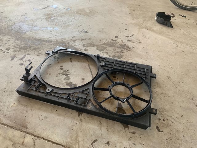 bontott VW POLO IV Hűtőventilátor Keret