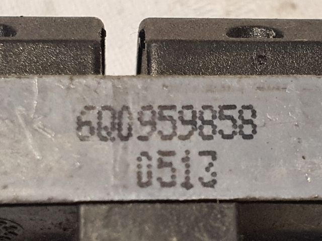 bontott VW POLO IV Ablakemelő Kapcsoló Négyes / Kettes