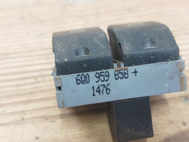 bontott VW POLO IV Ablakemelő Kapcsoló Négyes / Kettes