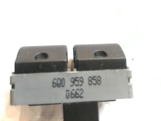 bontott VW POLO IV Ablakemelő Kapcsoló Négyes / Kettes