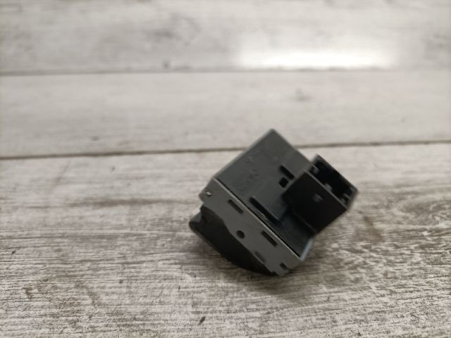 bontott VW POLO IV Ablakemelő Kapcsoló Négyes / Kettes