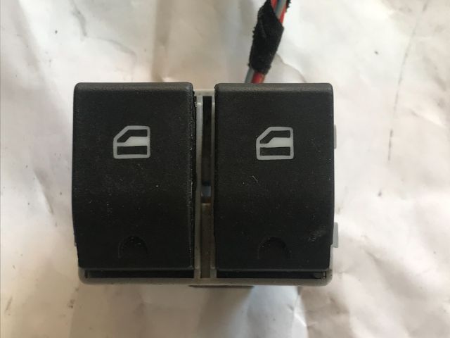 bontott VW POLO IV Ablakemelő Kapcsoló Négyes / Kettes