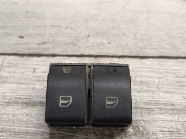 bontott VW POLO IV Ablakemelő Kapcsoló Négyes / Kettes