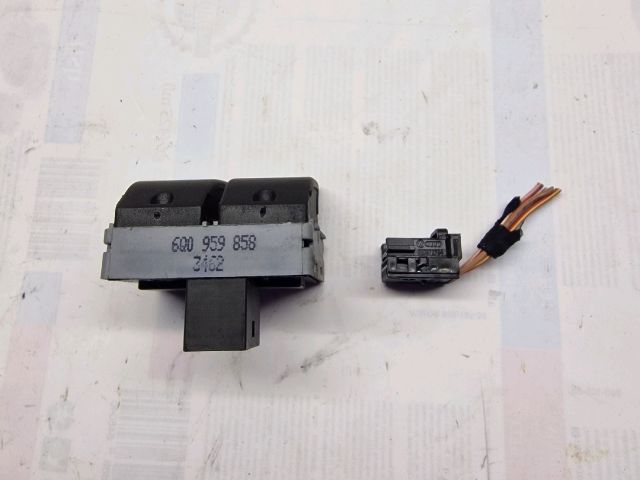 bontott VW POLO IV Ablakemelő Kapcsoló Négyes / Kettes