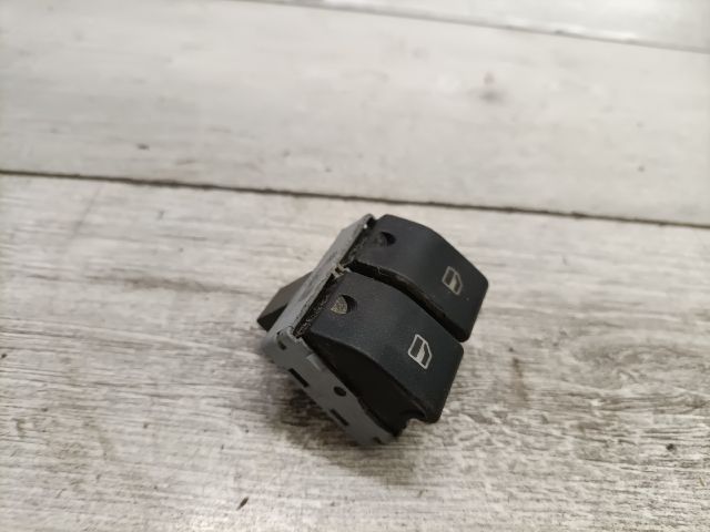 bontott VW POLO IV Ablakemelő Kapcsoló Négyes / Kettes