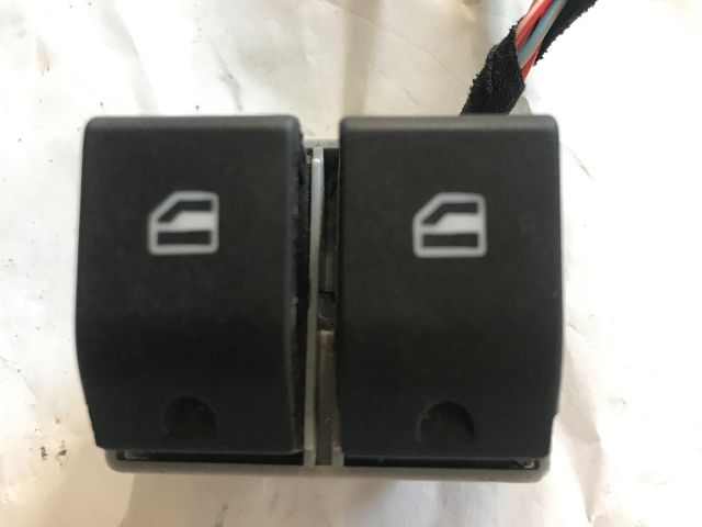 bontott VW POLO IV Ablakemelő Kapcsoló Négyes / Kettes