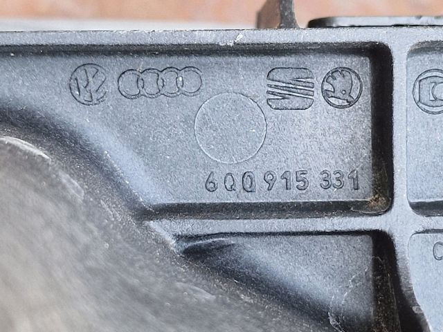 bontott VW POLO IV Akkumulátor Tartó