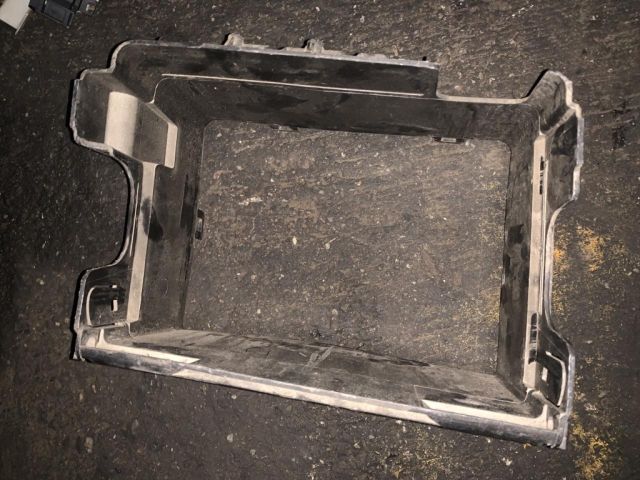 bontott VW POLO IV Akkumulátor Tartó