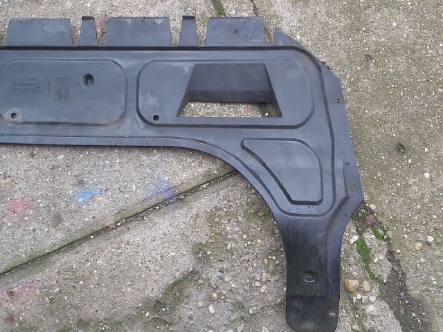 bontott VW POLO IV Alsó Motorburkolat