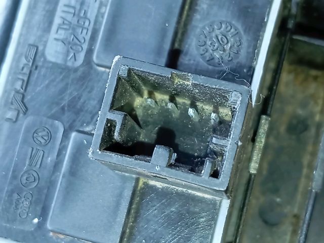 bontott VW POLO IV Bal első Ablakemelő Kapcsoló