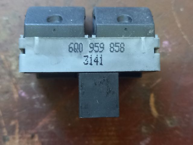 bontott VW POLO IV Bal első Ablakemelő Kapcsoló