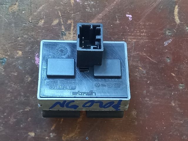 bontott VW POLO IV Bal első Ablakemelő Kapcsoló