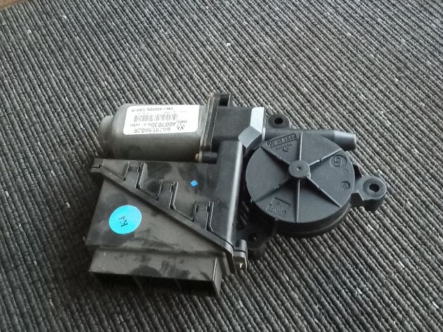 bontott VW POLO IV Bal első Ablakemelő Motor