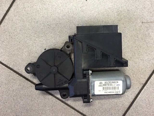 bontott VW POLO IV Bal első Ablakemelő Motor