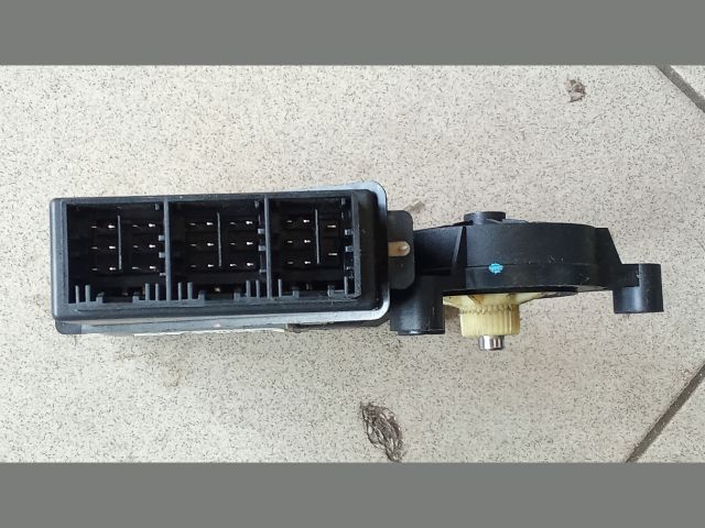 bontott VW POLO IV Bal első Ablakemelő Motor