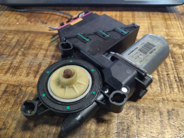 bontott VW POLO IV Bal első Ablakemelő Motor