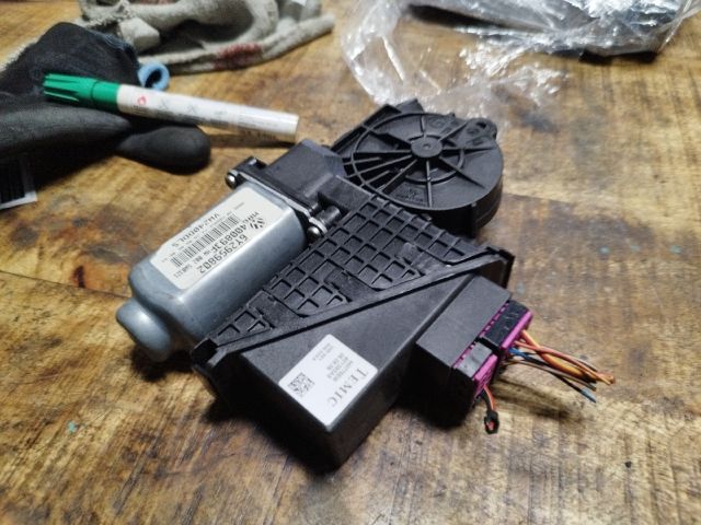 bontott VW POLO IV Bal első Ablakemelő Motor