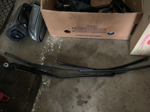 bontott VW POLO IV Bal első Ablaktörlő Kar