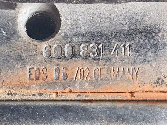 bontott VW POLO IV Bal első Alsó Zsanér