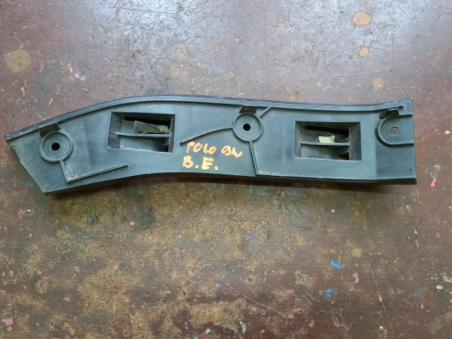 bontott VW POLO IV Bal első Lökhárító Tartó (Műanyag)