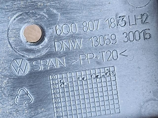 bontott VW POLO IV Bal első Oldal Lökhárító Tartó (Műanyag)