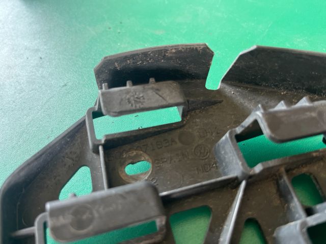 bontott VW POLO IV Bal első Oldal Lökhárító Tartó (Műanyag)