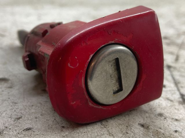 bontott VW POLO IV Bal első Zárbetét