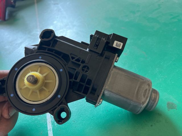 bontott VW POLO IV Bal hátsó Ablakemelő Motor