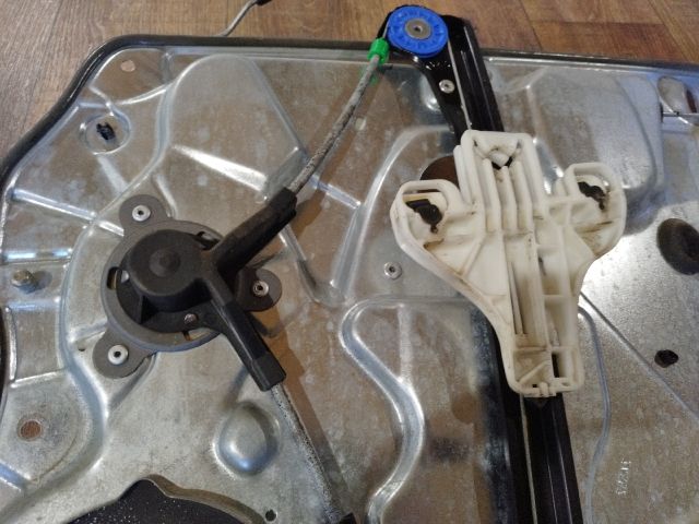 bontott VW POLO IV Bal hátsó Ablakemelő Szerkezet (Mechanikus)