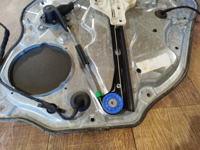 bontott VW POLO IV Bal hátsó Ablakemelő Szerkezet (Mechanikus)