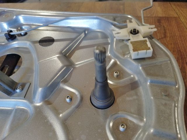 bontott VW POLO IV Bal hátsó Ablakemelő Szerkezet (Mechanikus)