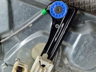 bontott VW POLO IV Bal hátsó Ablakemelő Szerkezet (Mechanikus)