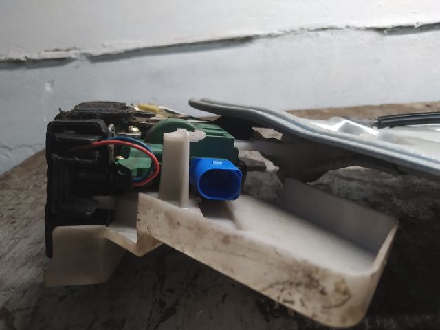 bontott VW POLO IV Bal hátsó Ajtózár Motor