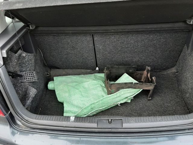 bontott VW POLO IV Bal hátsó Dobbetét (Kerékjárati, Műanyag)