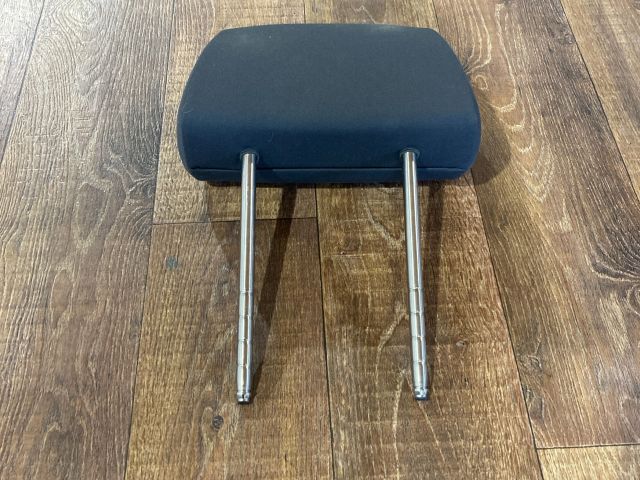 bontott VW POLO IV Bal hátsó Fejtámla