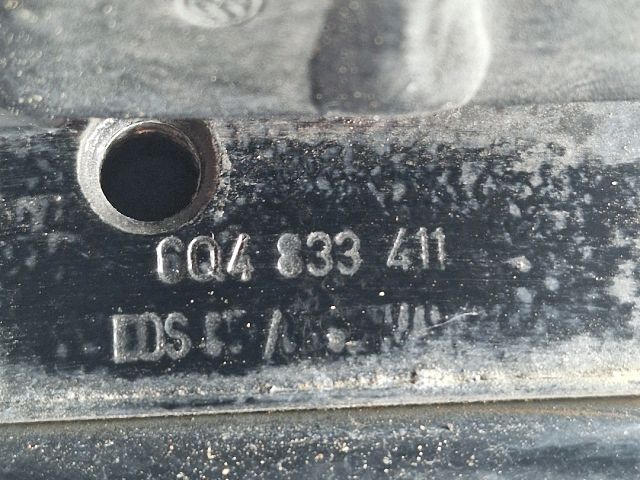 bontott VW POLO IV Bal hátsó Felső Zsanér