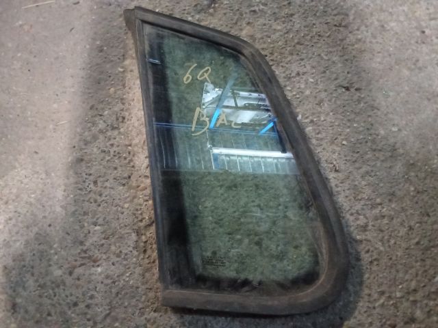 bontott VW POLO IV Bal hátsó Fixüveg (Ajtóban)