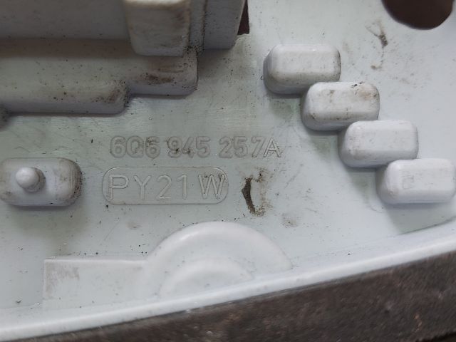 bontott VW POLO IV Bal Hátsó Lámpa Foglalat