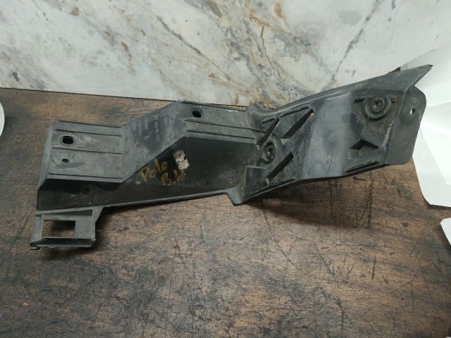 bontott VW POLO IV Bal hátsó Lökhárító Tartó (Műanyag)