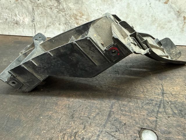 bontott VW POLO IV Bal hátsó Lökhárító Tartó (Műanyag)