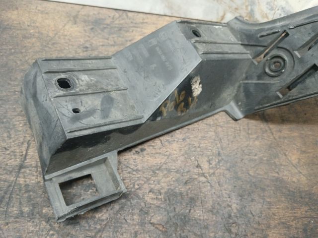 bontott VW POLO IV Bal hátsó Lökhárító Tartó (Műanyag)