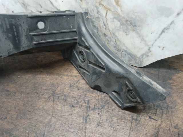 bontott VW POLO IV Bal hátsó Lökhárító Tartó (Műanyag)