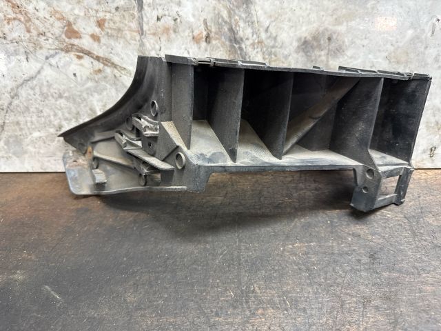 bontott VW POLO IV Bal hátsó Lökhárító Tartó (Műanyag)