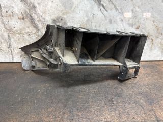 bontott VW POLO IV Bal hátsó Lökhárító Tartó (Műanyag)