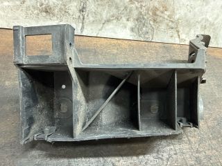 bontott VW POLO IV Bal hátsó Lökhárító Tartó (Műanyag)