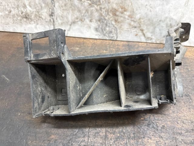 bontott VW POLO IV Bal hátsó Lökhárító Tartó (Műanyag)